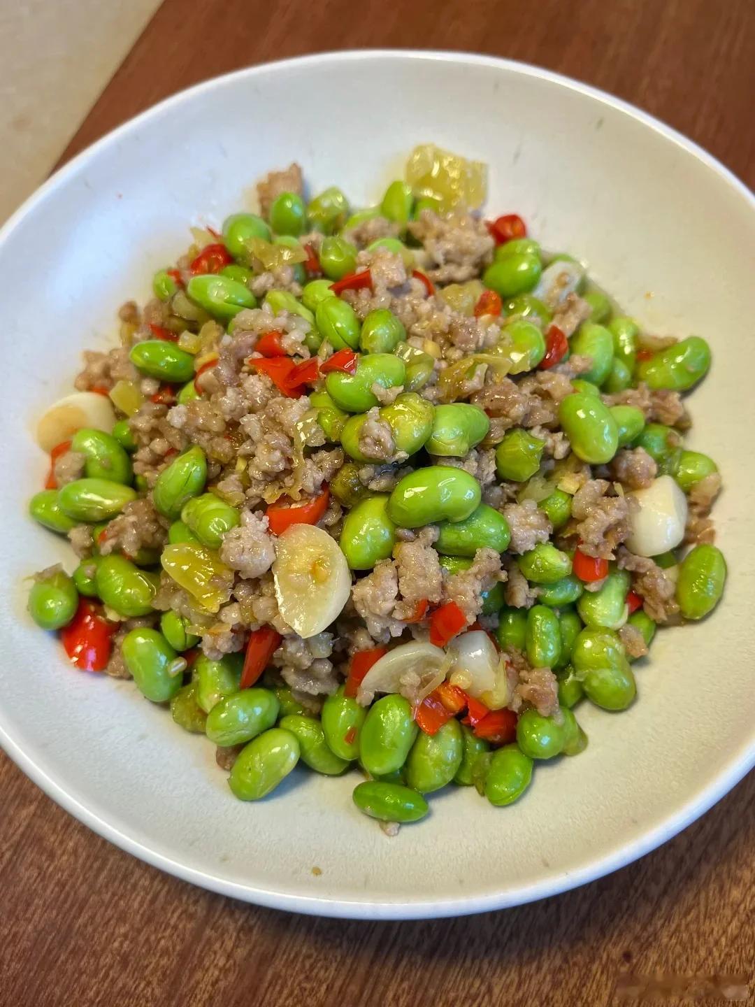 川川教做菜  家常菜的神，肉末炒毛豆！翠绿的毛豆配上鲜香的肉末，每次做这道菜，我