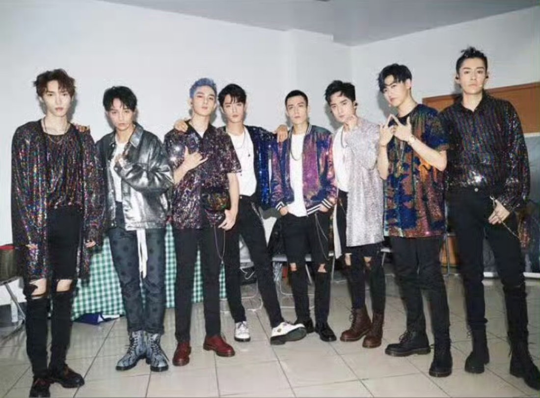 X玖少年团不会在婚礼上合体吧，网友观察着团队成员的一举一动[笑cry]最终会不会