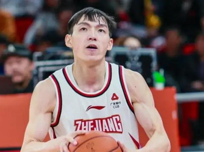 CBA最新消息：据浙江男篮官方发布消息，今天是球队后场核心吴前32岁的生日，祝队