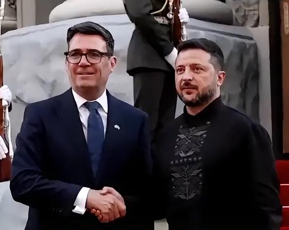 英国挨打的可能极高！

在欧洲，有一个国家，四年内换了五个首相。这么频繁换领导人