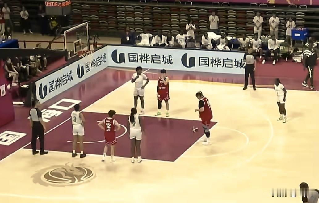 中国女篮70-67险胜尼日利亚！张子宇砍下24分，靠内线顶住焦灼战！
 
海口女