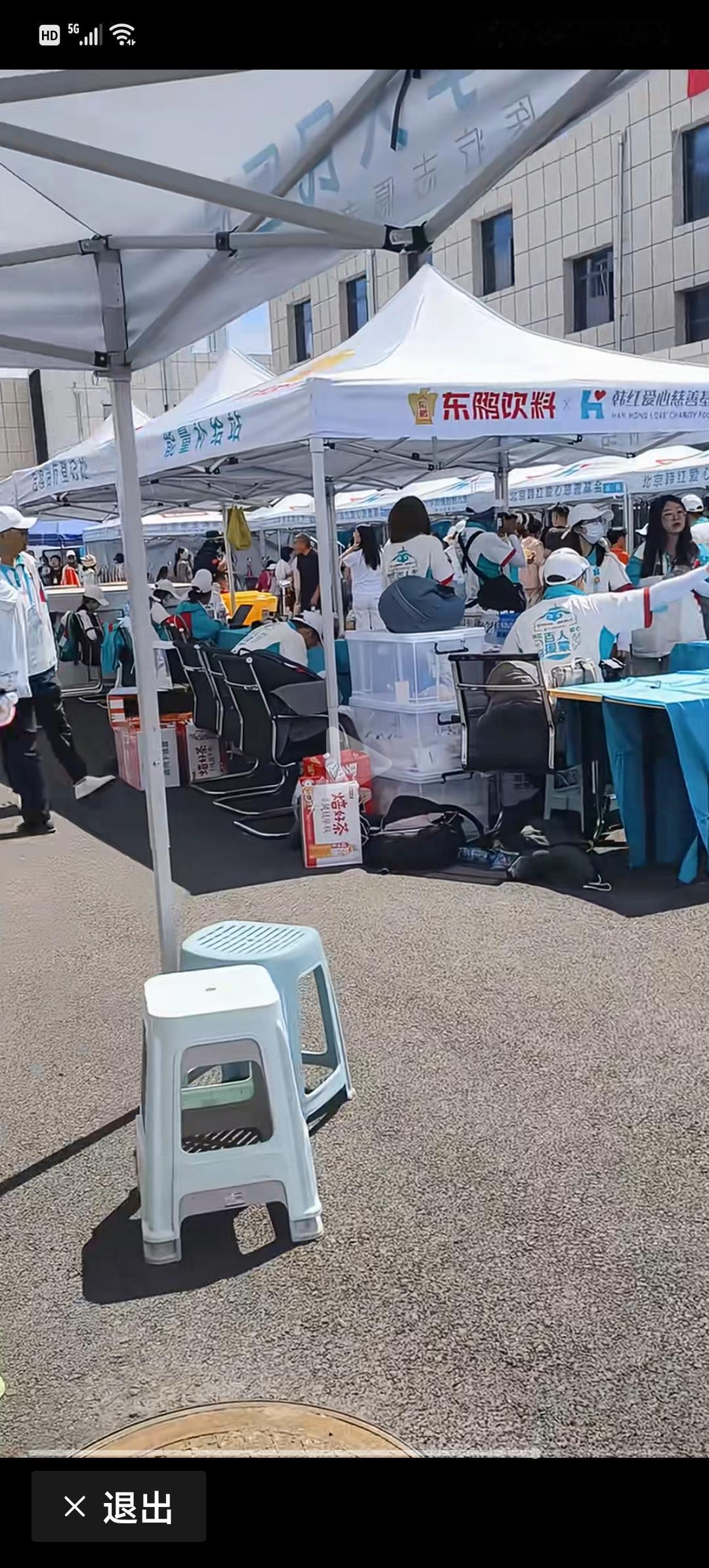 从不怀疑韩红的善心，但总觉得义意不大，尤其义诊这件事儿，真要义诊送药，能不能去偏