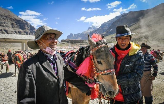 为什么藏民没有高原反应？就这么说吧，藏民没有高原反应，都是用寿命换来的。

青藏