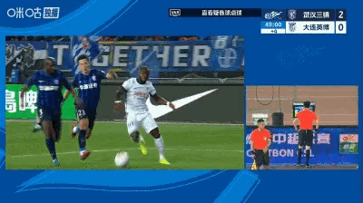 武汉三镇4比1大连英博 ｜武汉三镇vs大连英博 比赛45分钟，阿奇姆彭造点，斯坦