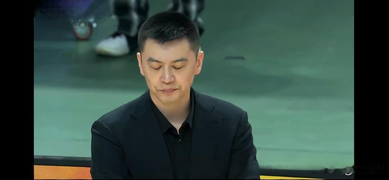 杨鸣带领辽宁队冲上《沈阳日报》头条！
《沈阳日报》发长文报道辽宁今晚惨败，标题使