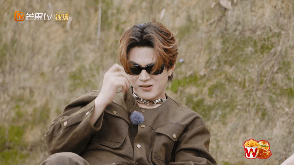 #石凯墨镜挡不住的偷感#这一段也是给我们带来了很多的欢乐。综艺的效果真的也太强了