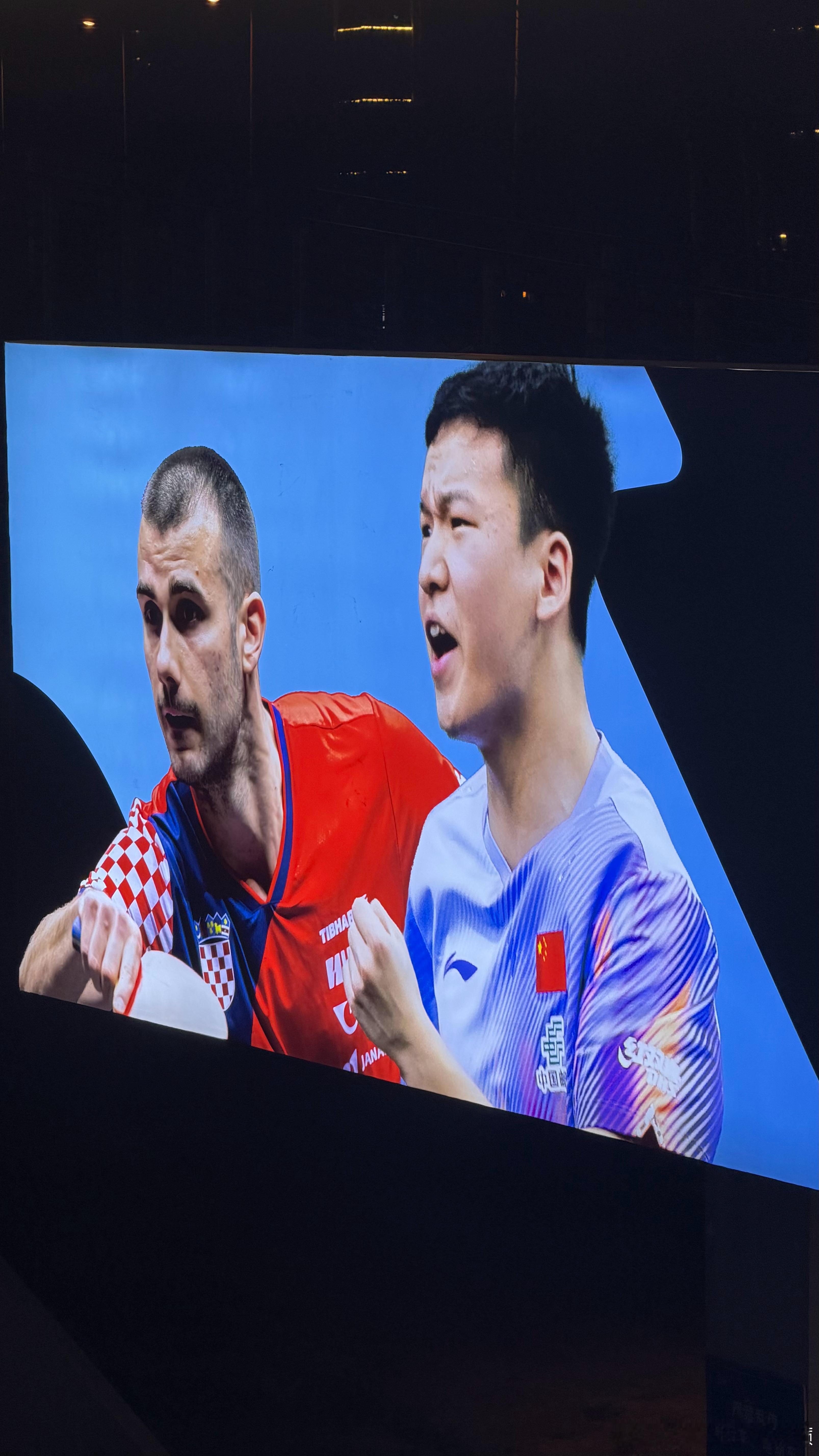 向鹏还是海报人物 咱真蚌埠住了