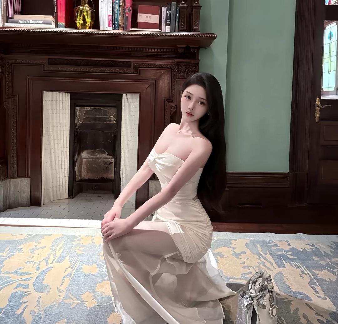 甜美小仙女的穿搭，总能让人眼前一亮。粉色系的连衣裙就是个绝佳选择，比如淡粉色的雪