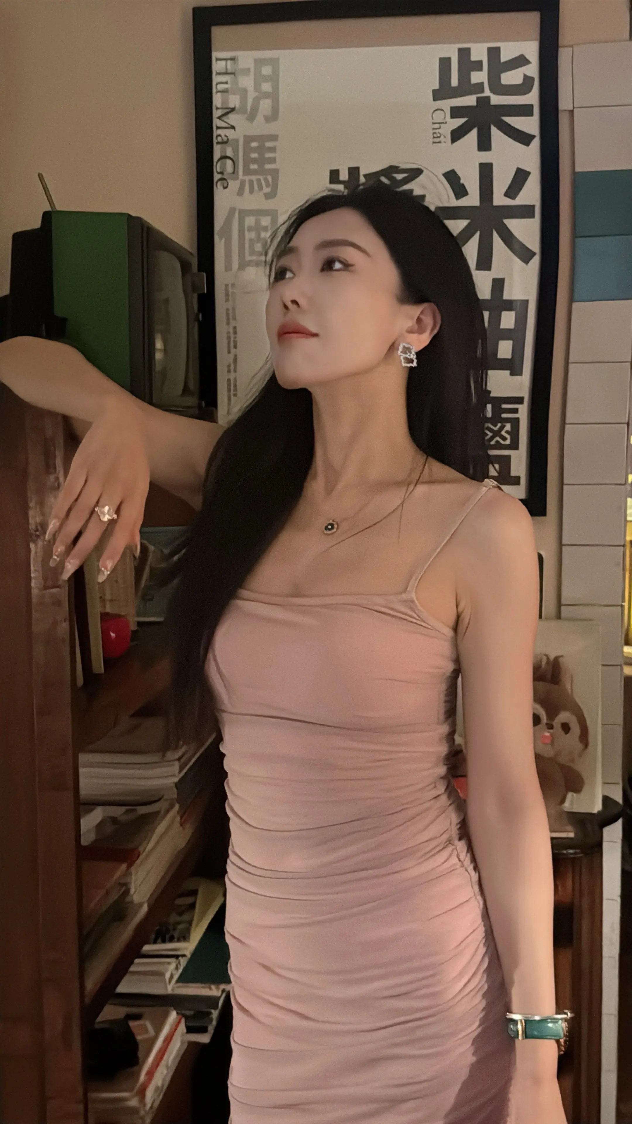 我可以穿高跟鞋，也可以穿平底鞋，可以喝茶，也可以喝酒，可以强势，也可以...