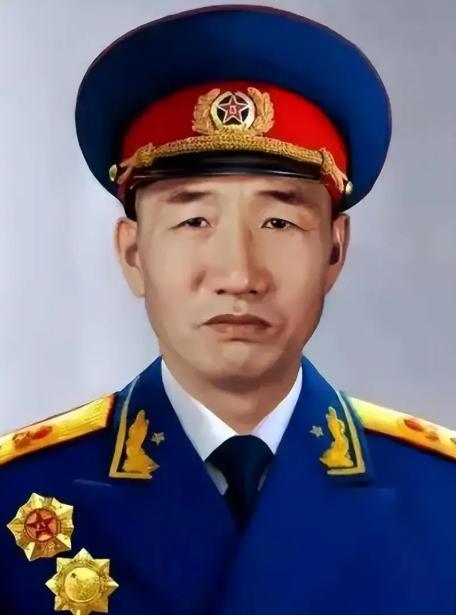 1948年9月，“光杆司令”徐向前到西柏坡参加中央会议。毛主席说：“你们还不到6