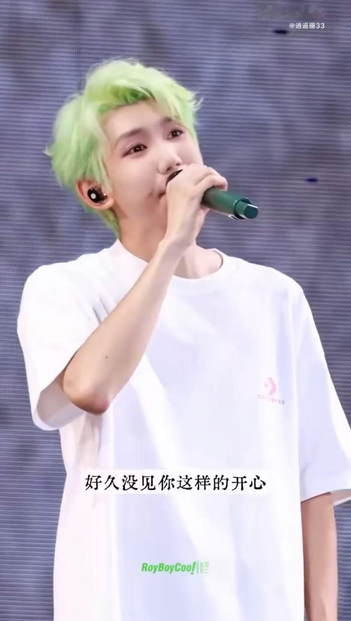 又跟着王源上电视了 王源的鸟巢演唱会结束后，北京卫视迅速跟进报道，讲述他如何通过