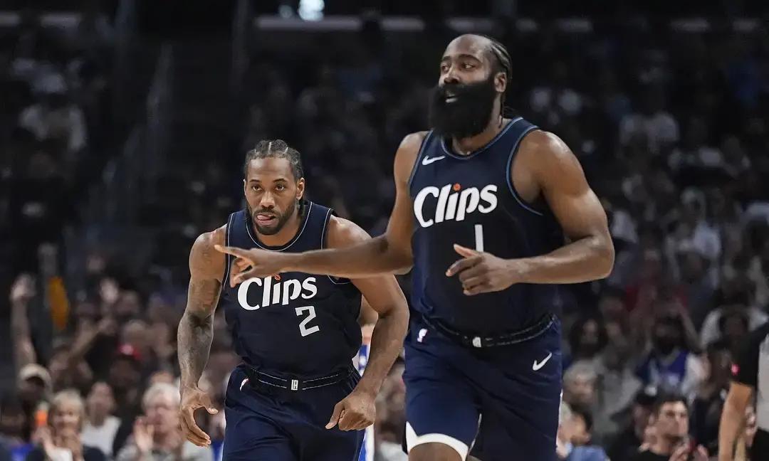 卡子复出第1战，哈登直接开喷裁判
 
伦纳德刚复出就轰26分，哈登却盯着裁判：没