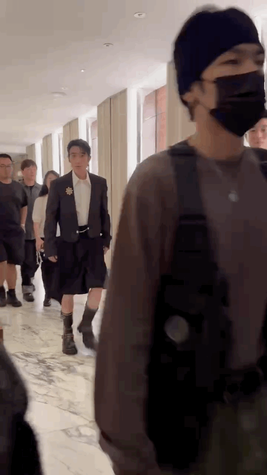 朱一龙穿的裙子吗 ​​​