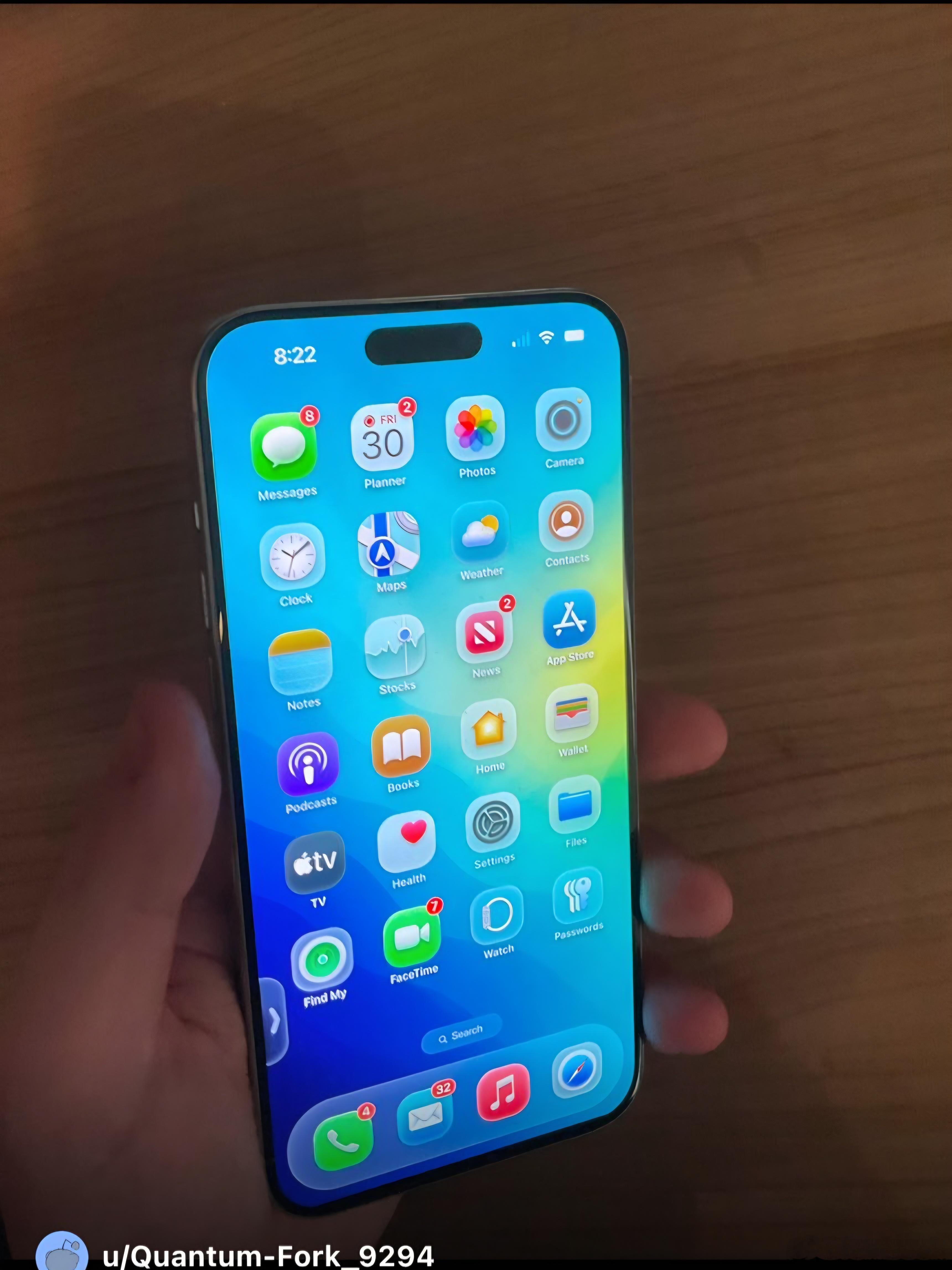 iOS26设计渲染图曝光关于iOS 26，目前曝光的这两种风格，你们更喜欢哪种？