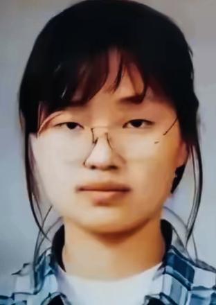 金建希是不是完美演绎了什么叫女大十八变啊？
金建希的颜值变化是不是确实很明显啊！