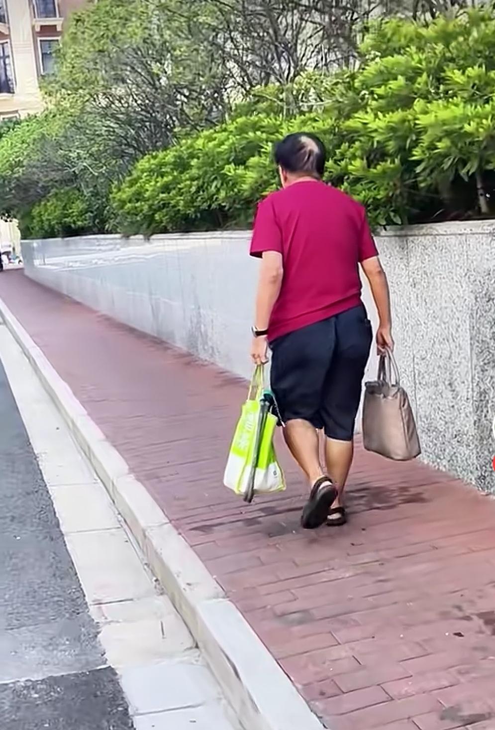 这个上海建工爷叔真是厉害👍🏻从背影看，你怎么也想不到他已经是82岁高龄的老人