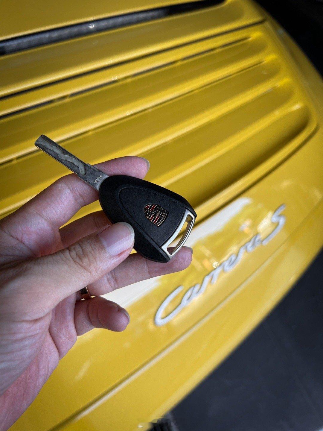 今天拍这个 [举手]Porsche 911 Carrera S Cabriole