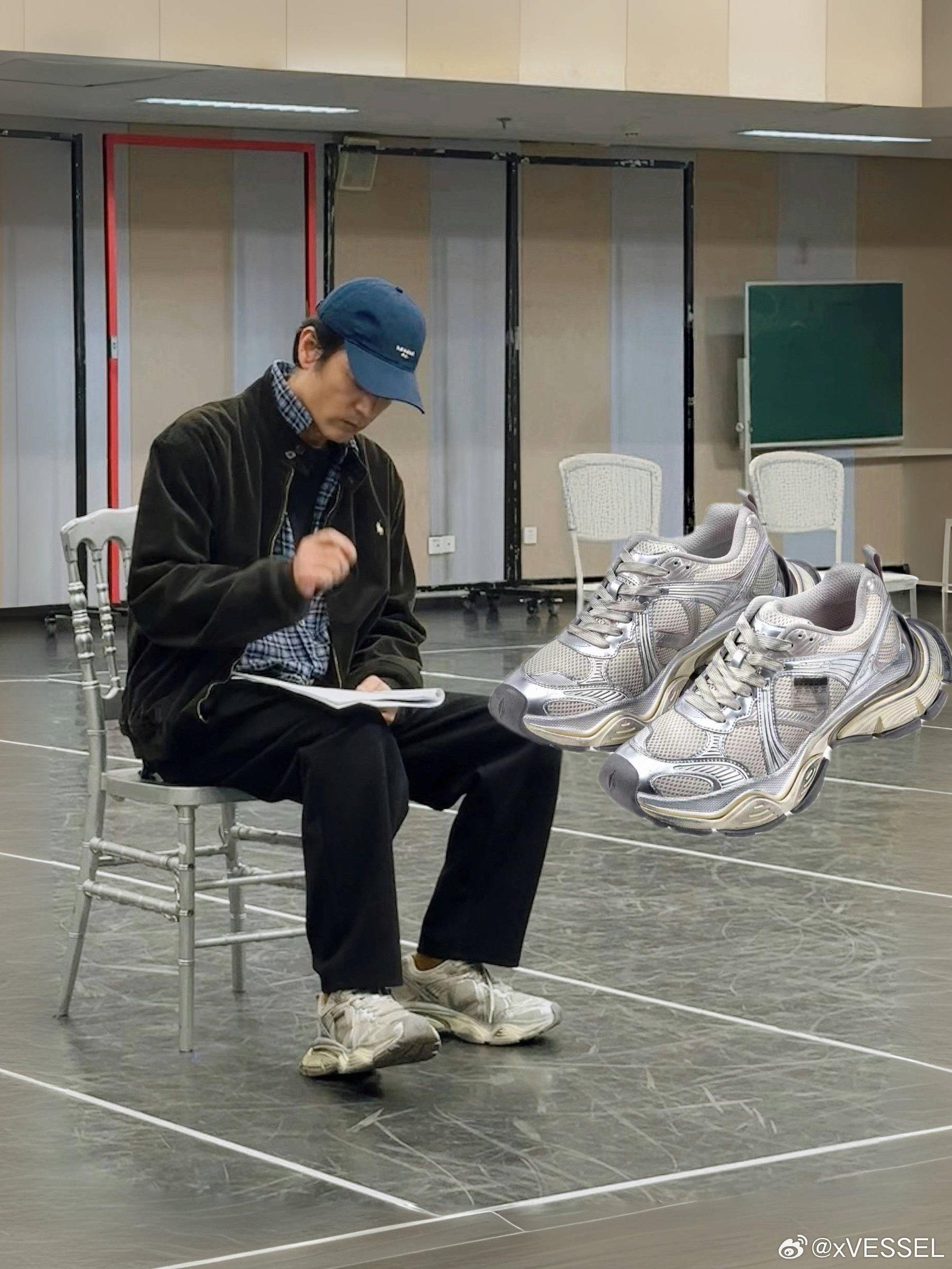 在日常ootd中：上脚【xVESSEL 涟漪】银白配色是为街头预备的一束冷光它不
