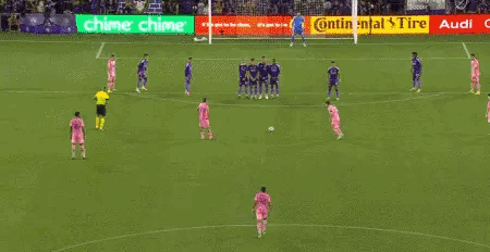 梅西任意球水平真下滑了？这球怎么可以这样踢呢？太欺负人了[捂脸]，比点球还稳。