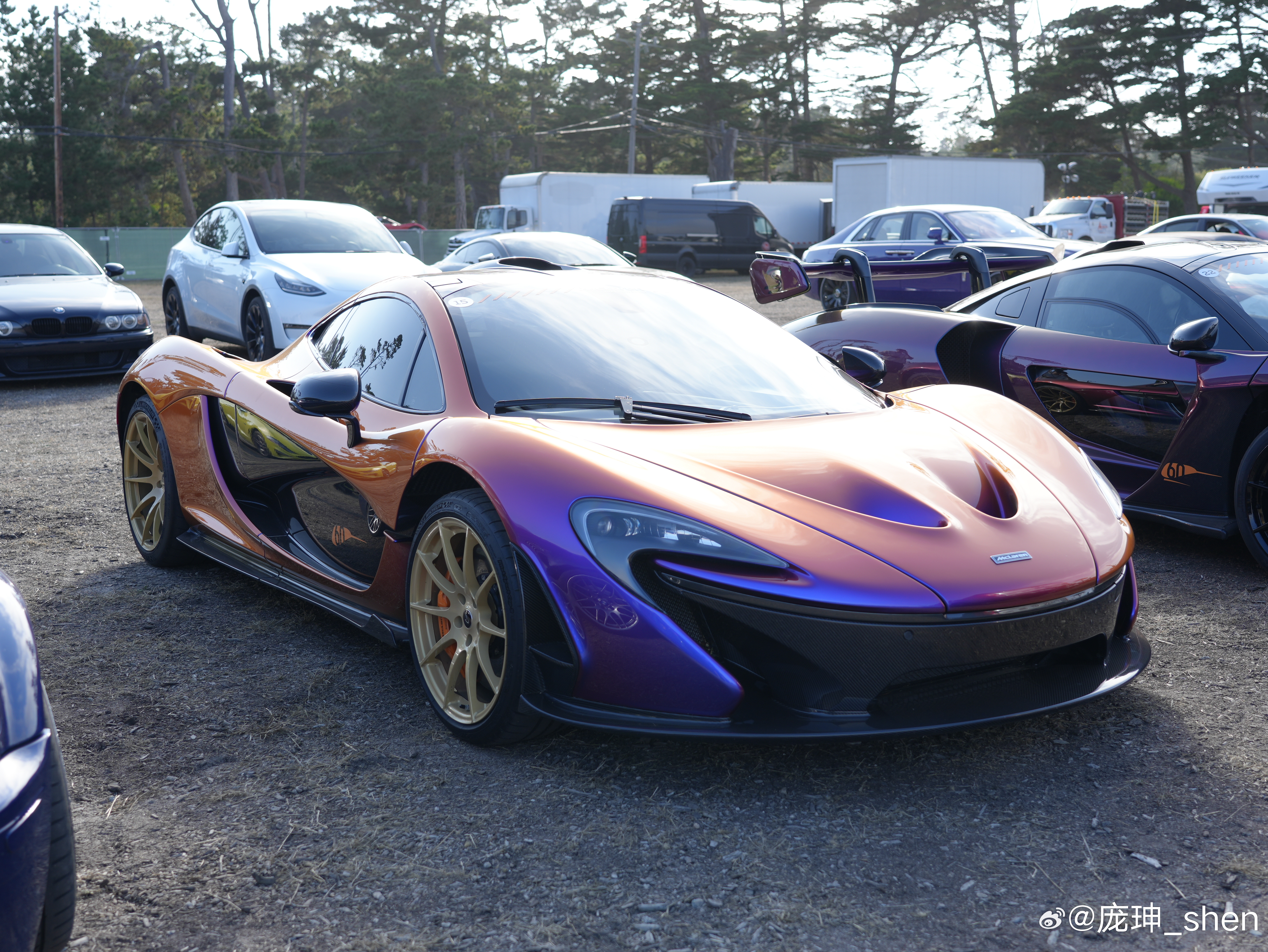 我愿称这辆车为渐变色之王，昨天在停车场偶遇[哇] ​​​