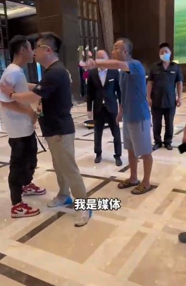 【车视头条】近日，有知名车评人在社交平台上发布消息表示：自己在海口一星级酒店的试