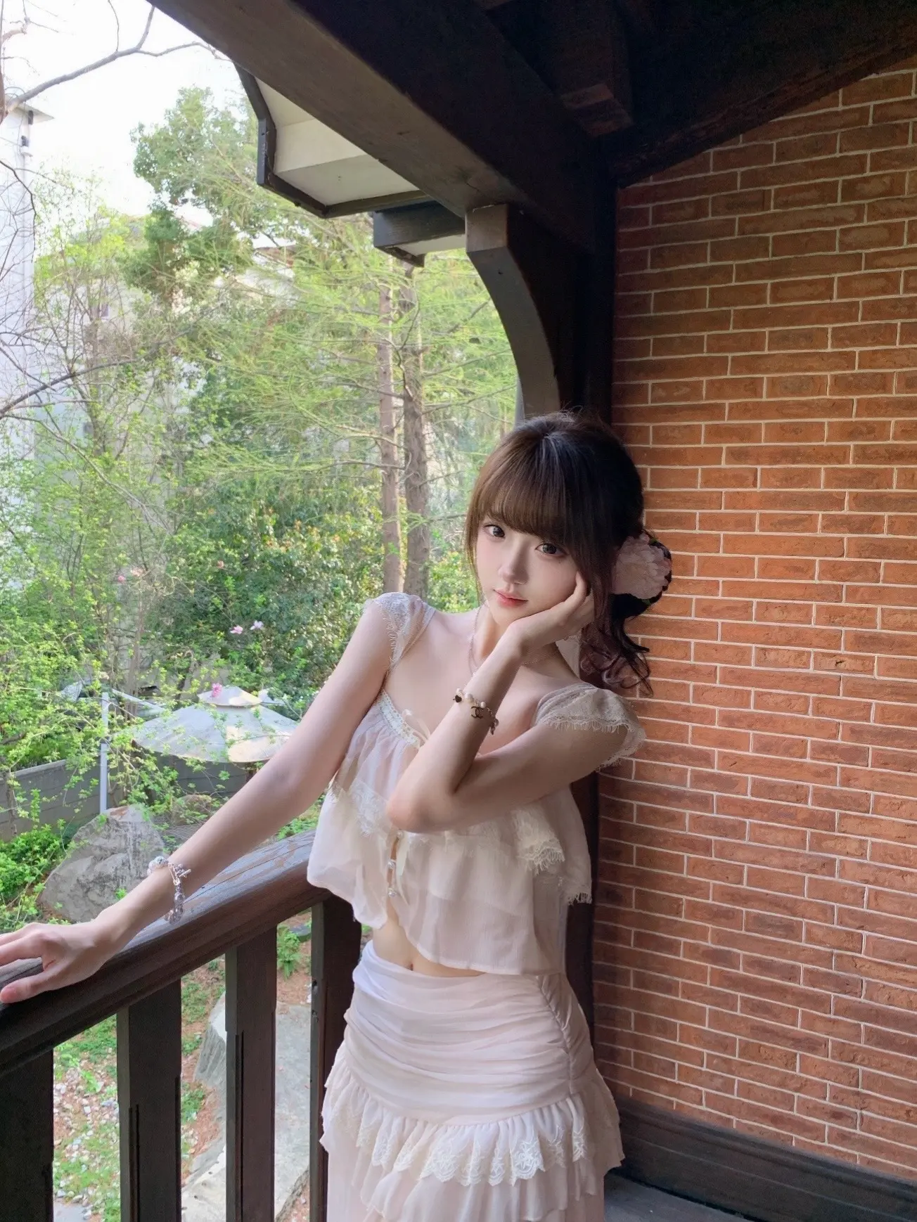 我盯着你的脸 想还能见几面