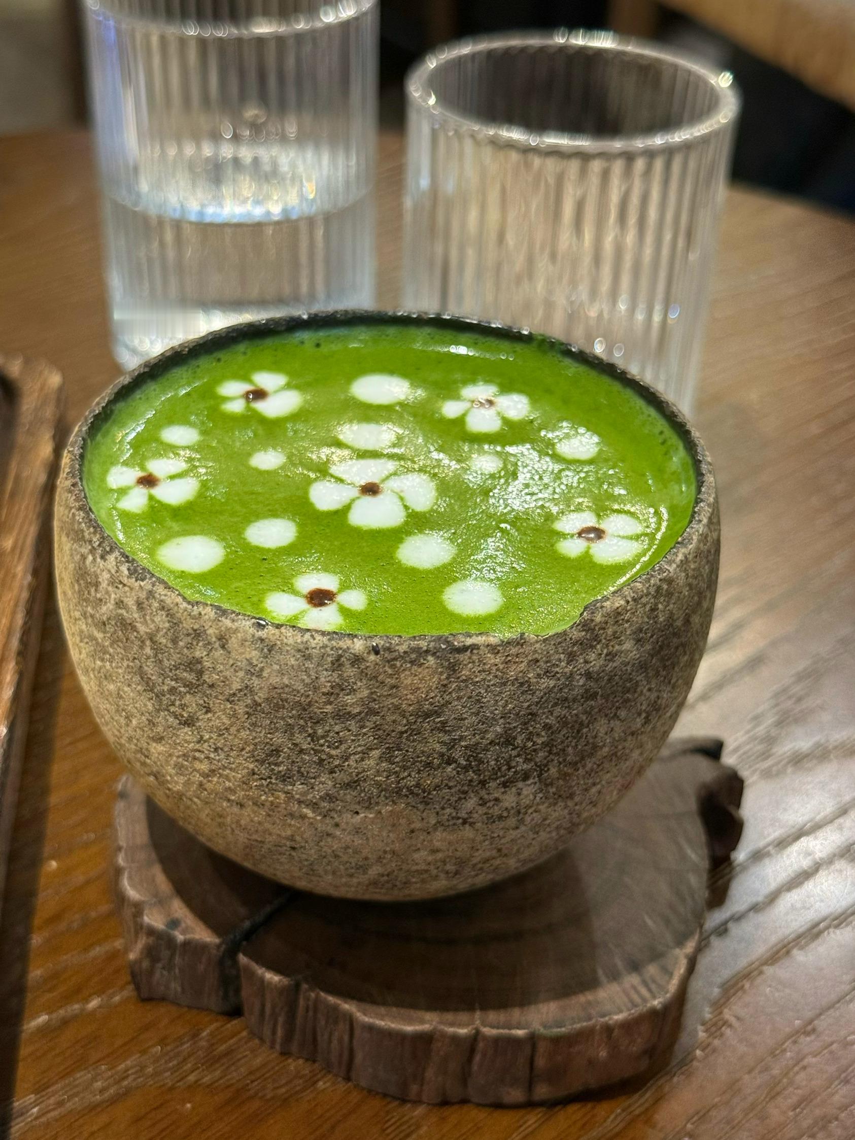 我说这个抹茶好苦，毛毛子尝了一口说还好啊，你是不是不太能忍受茶的苦，不像你能忍受