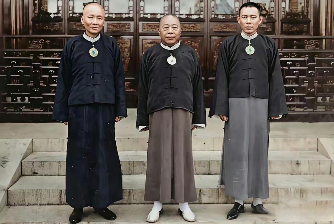 杜月笙、黄金荣、张啸林。 