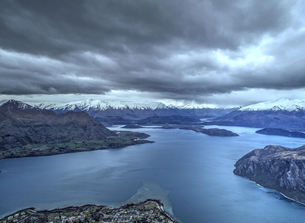 格陵兰岛居民获10万美元会同意并入美国吗？

多数不会。 2025年民调显示，8
