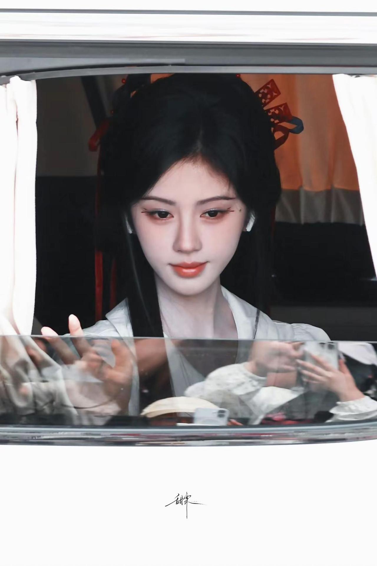 𝟐𝟔𝟎𝟔𝟐𝟖上班 今天是新造型啊鞠婧祎 苏绿夏 万花世界 美照输出