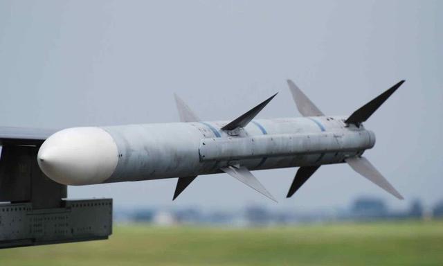 当地时间8月15日，瑞典政府宣布，将向乌克兰捐赠价值超过3亿美元的弹药和以前捐赠