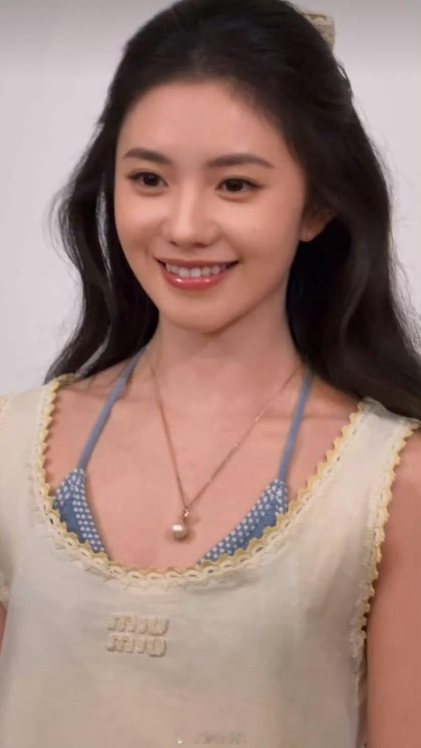 妈呀感觉妹妹的眼睛在发光