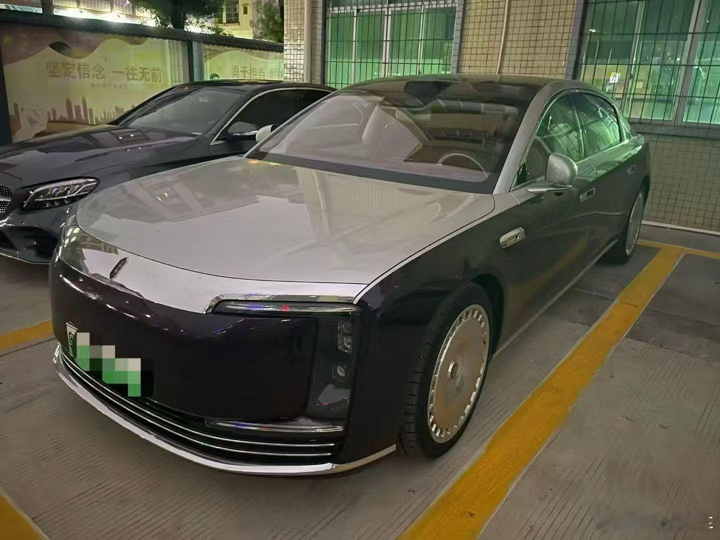尊界S800现在好火啊 刚刷视频 潮爸小龙哥也提了一台 这车只看图片的是感受不出