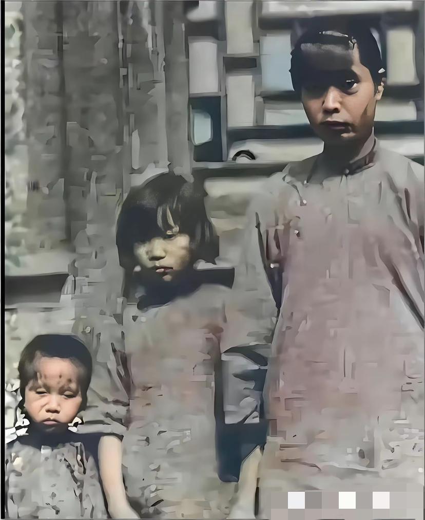 1927年，中国共产党的主要创始人之一李大钊先生就义后，照片上是他的三个孩子，长