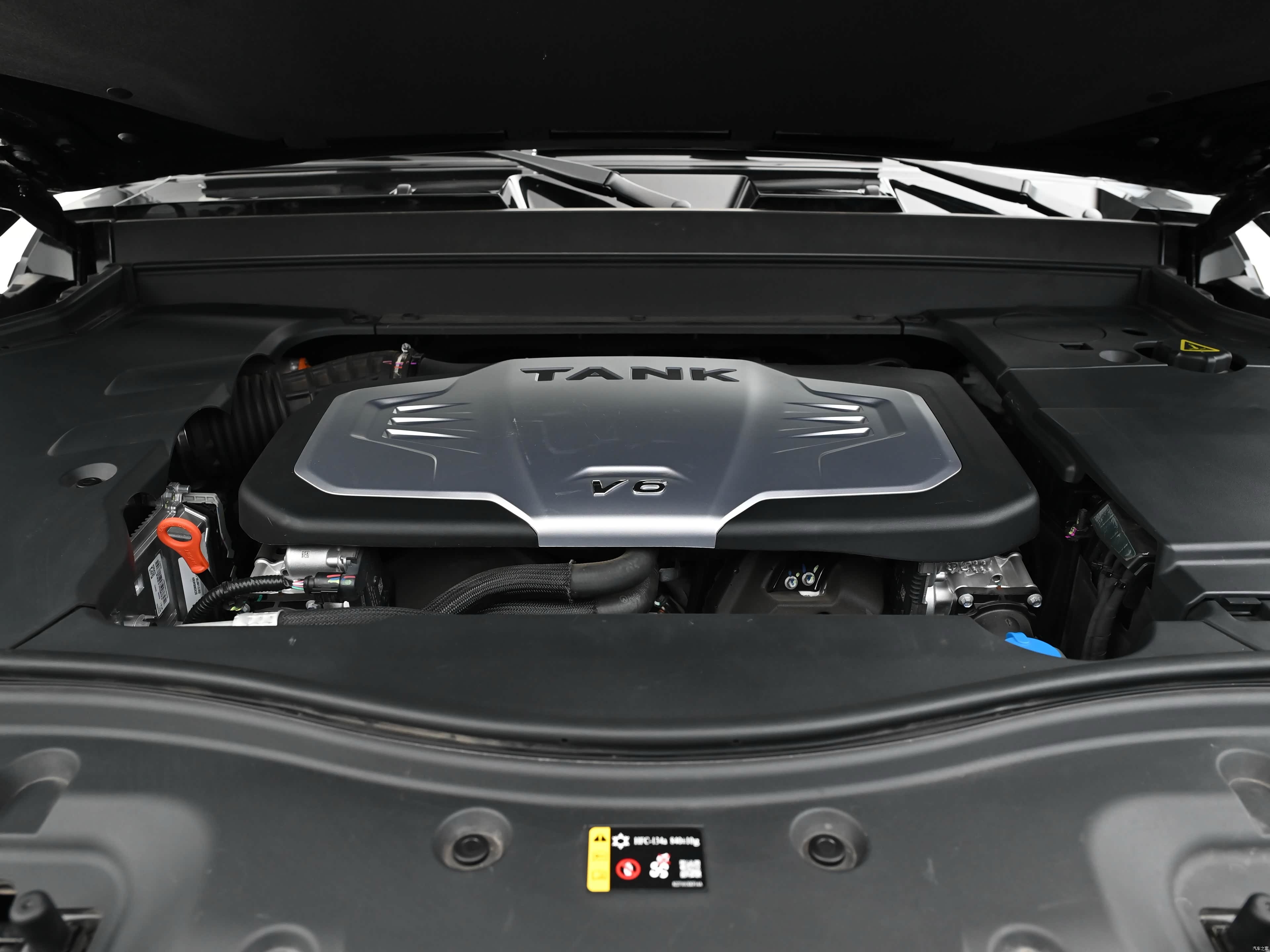 为什么会有人觉得坦克700没有3.0T了？不光有3.0T，中出排气电动拖钩也都还