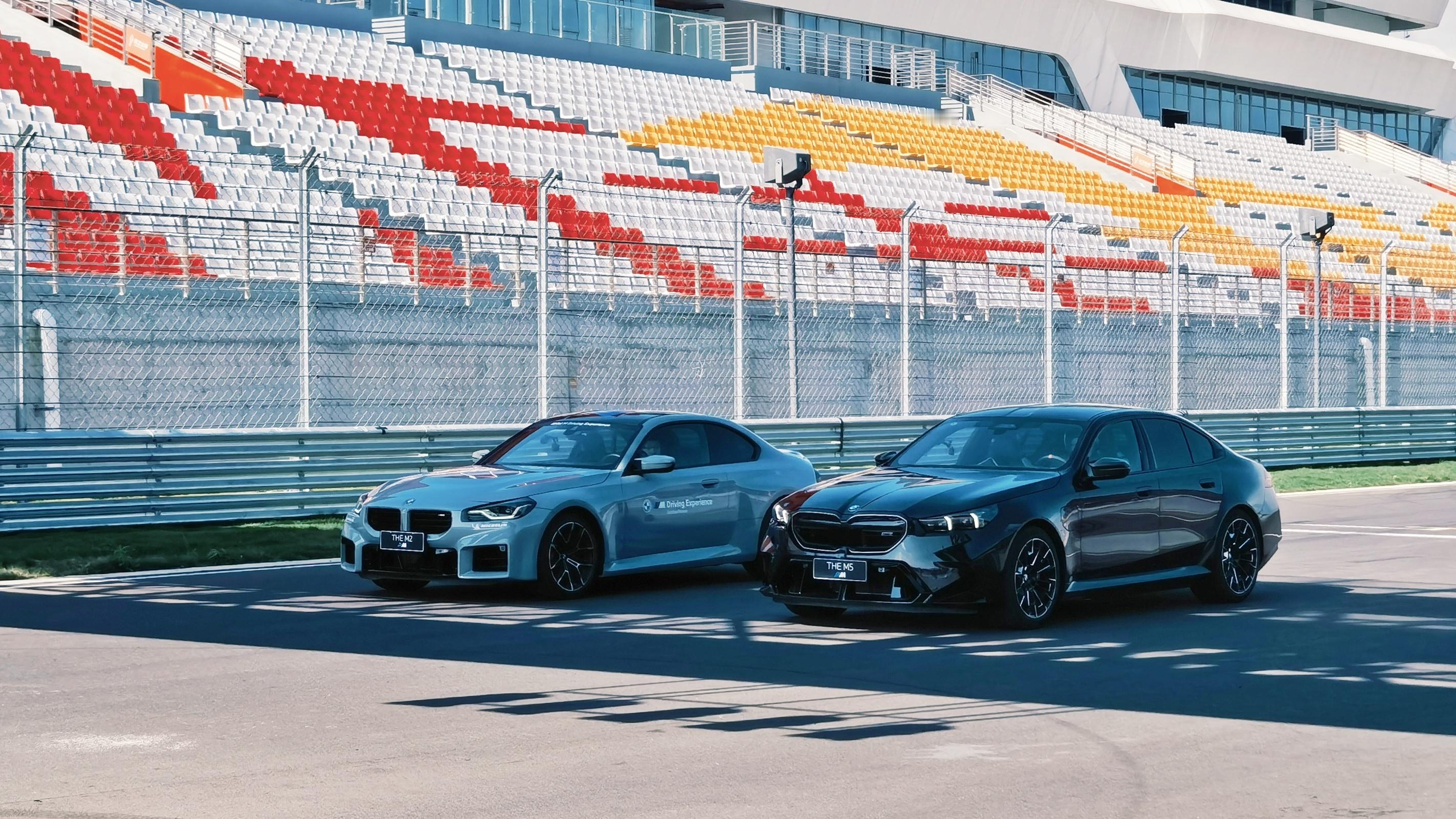 一台M5一台M2是不是非常科学的车库搭配？#bmw m热血嘉年华##宝马#  ​