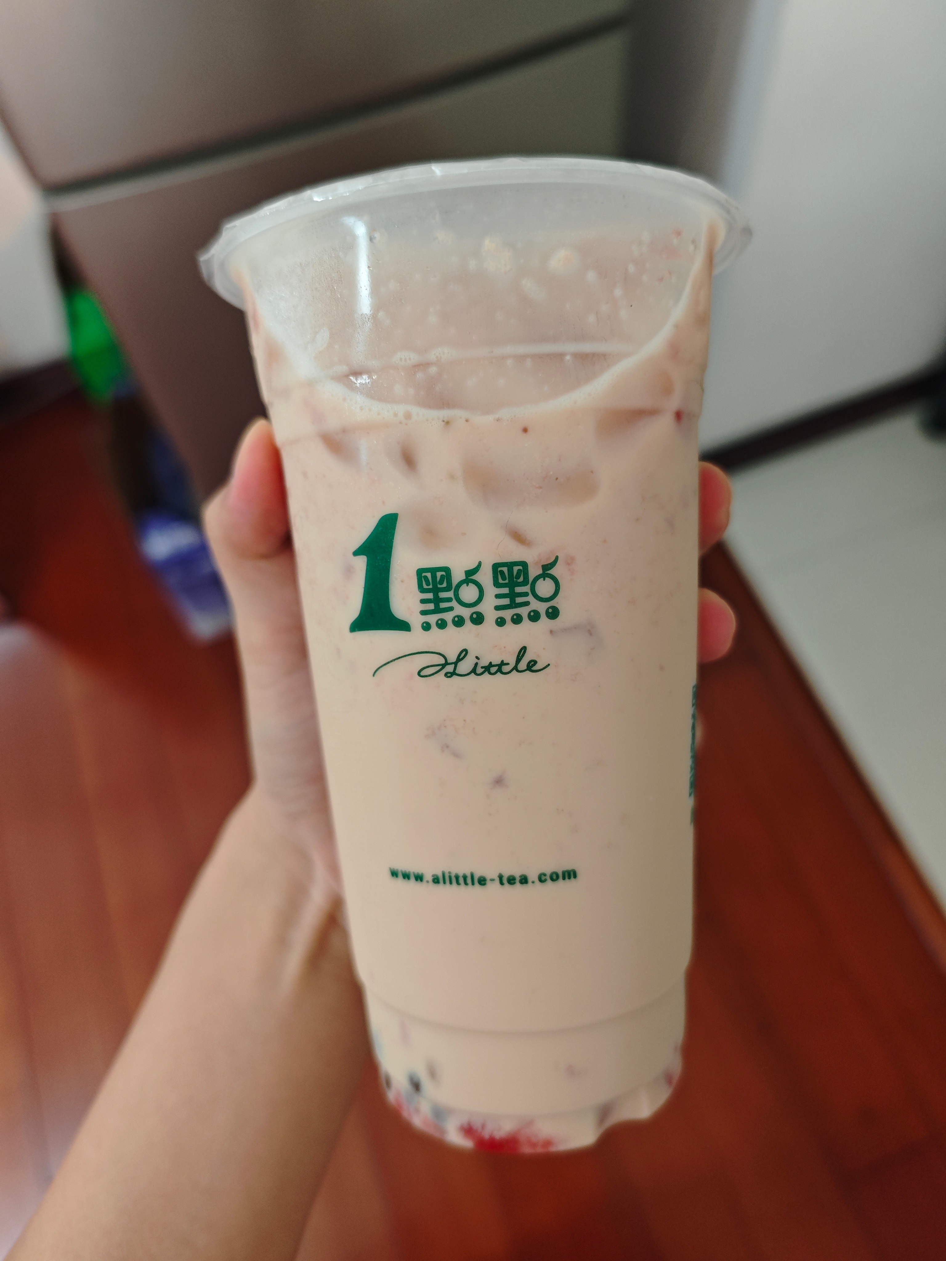 没到横店但喝上了大粉请的奶茶