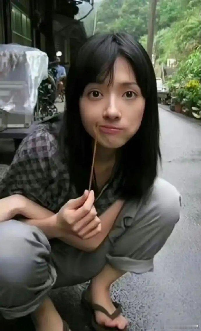 郭碧婷与王鸥的17岁模样，似乎颇为相似。​​​