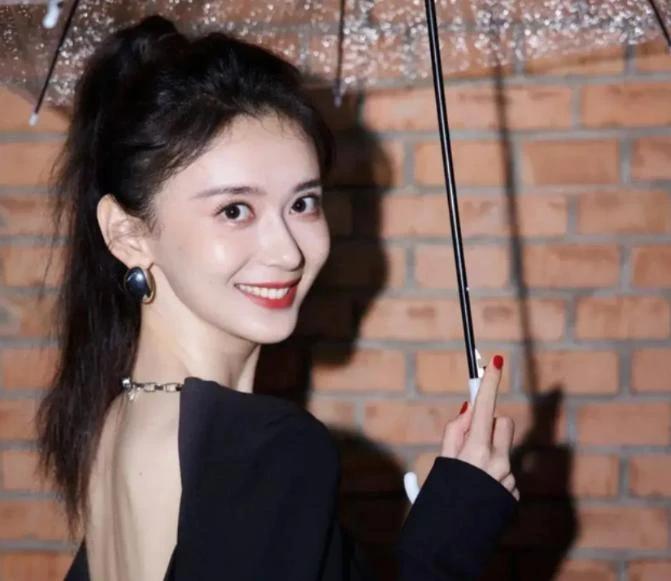 徐梓钧是个有才华的人，她承认睡过，拿过钱，拿过资源，但是不能给你高亚麟有什么感情