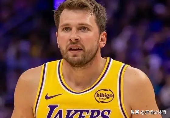 直播的时候孙悦无意间说的一句话很扎心，他说其实东契奇已经过了被联盟捧的年龄了。