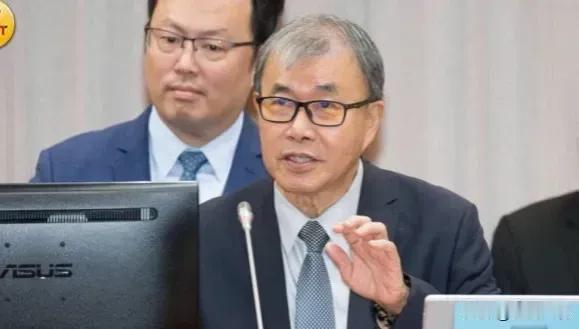 台湾教育部门近期通知高中以上学校发放“青年服勤同意书”，引发了家长的广泛担忧，他