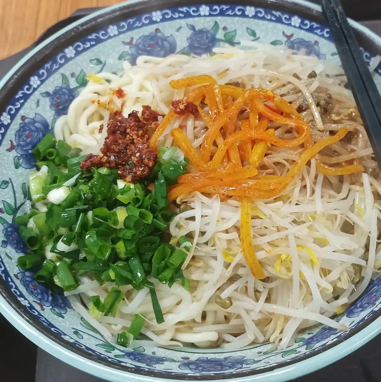 好想提桶跑路
好想上班自由
好想不在内卷
可是想想这现实吗？
对于和我一样没有文
