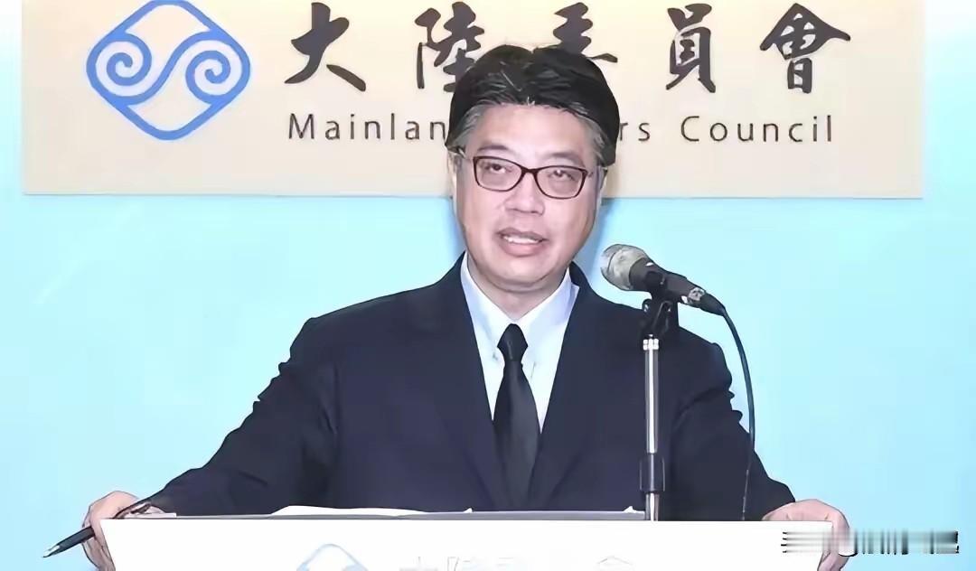 就在今天（30日）台湾陆委会表示：
“大陆可能进一步将‘惩独名单’通报国际刑警组