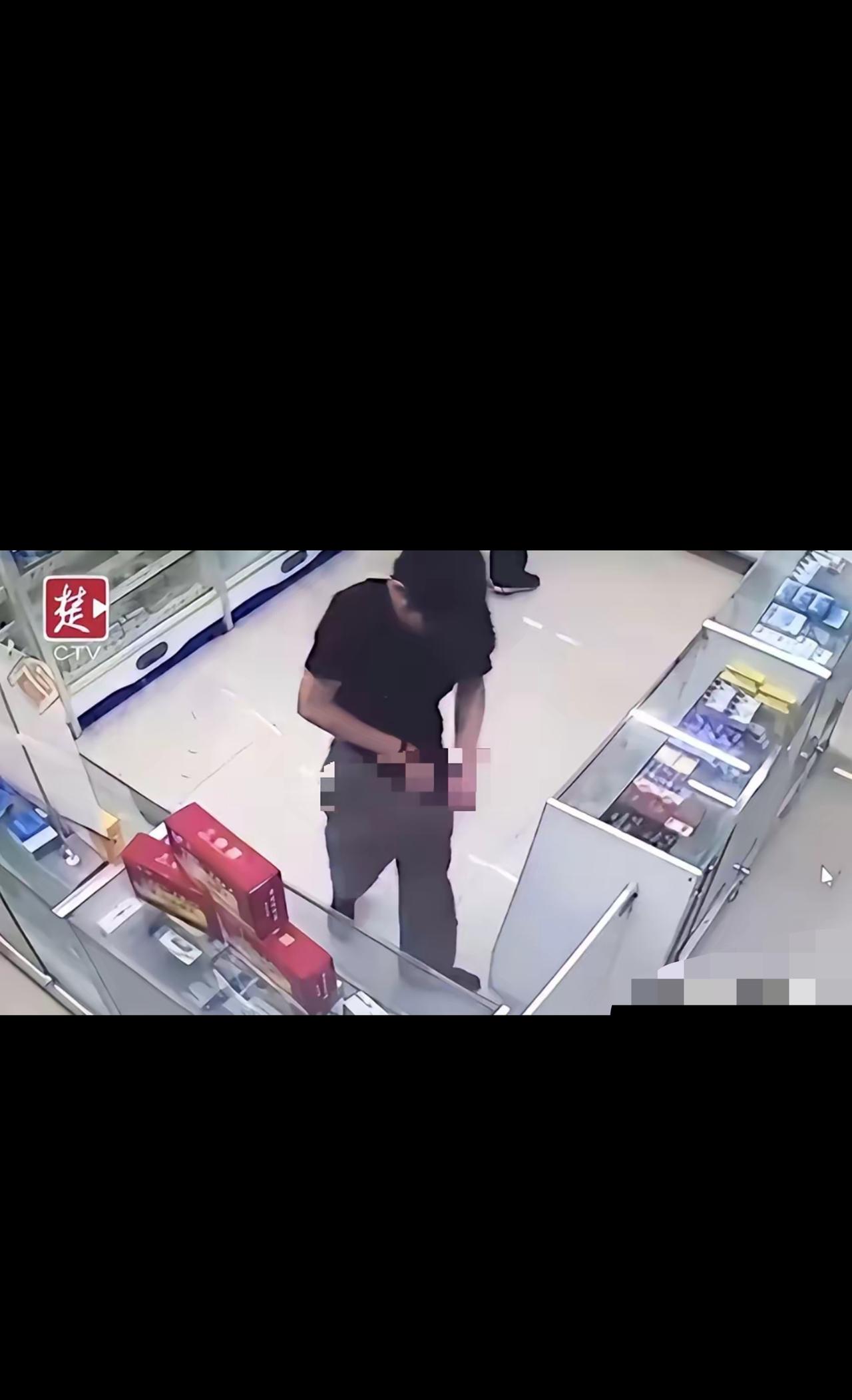 湖北一男子从药店买了一盒“伟哥”，吃完却发现没有任何反应，他觉得药是假的，为了报