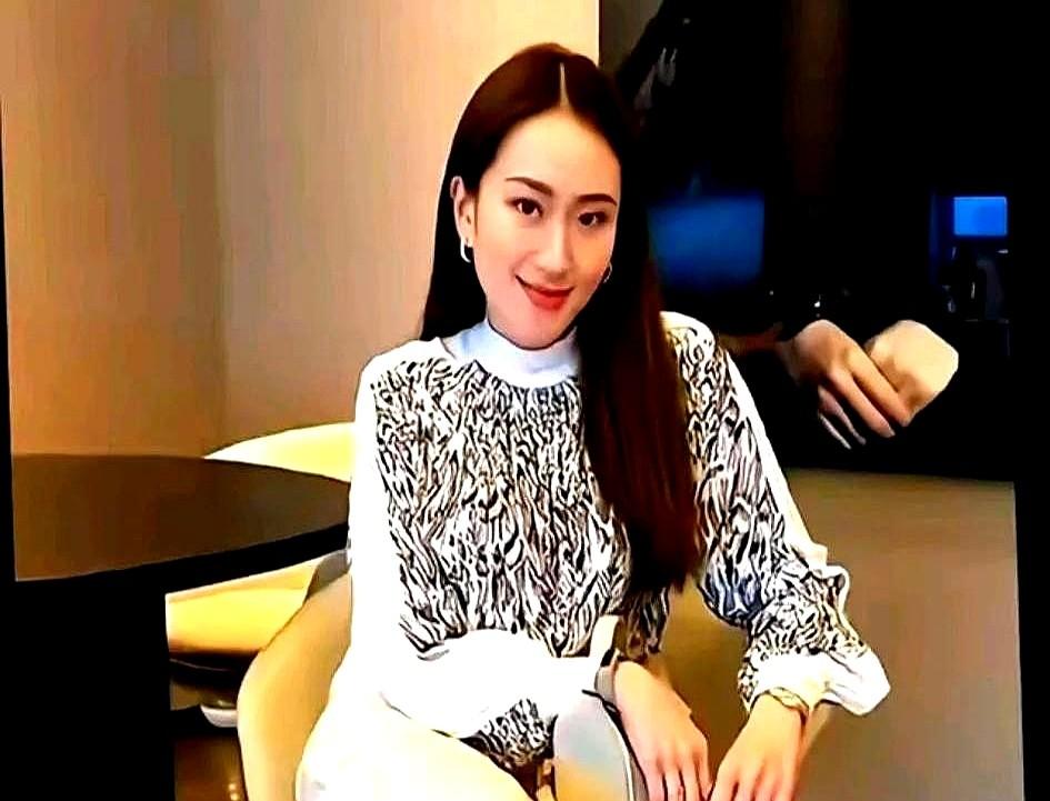 啪一声！

被泰国“抛弃”的佩通坦，用亲身经历告诉龙哥，洪氏父子决不可深交。
