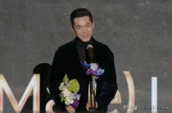 #胡歌林依晨顶峰相见#
虽然两个人都是演偶像剧出身，但是出道这么多年两个人早就已
