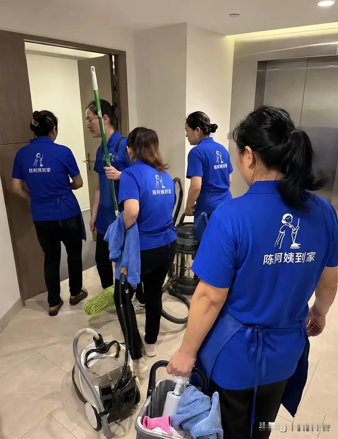 近日，悉尼一家华人清洁团队火了。不是因为公司有多大，也不是因为广告打得多，而是一