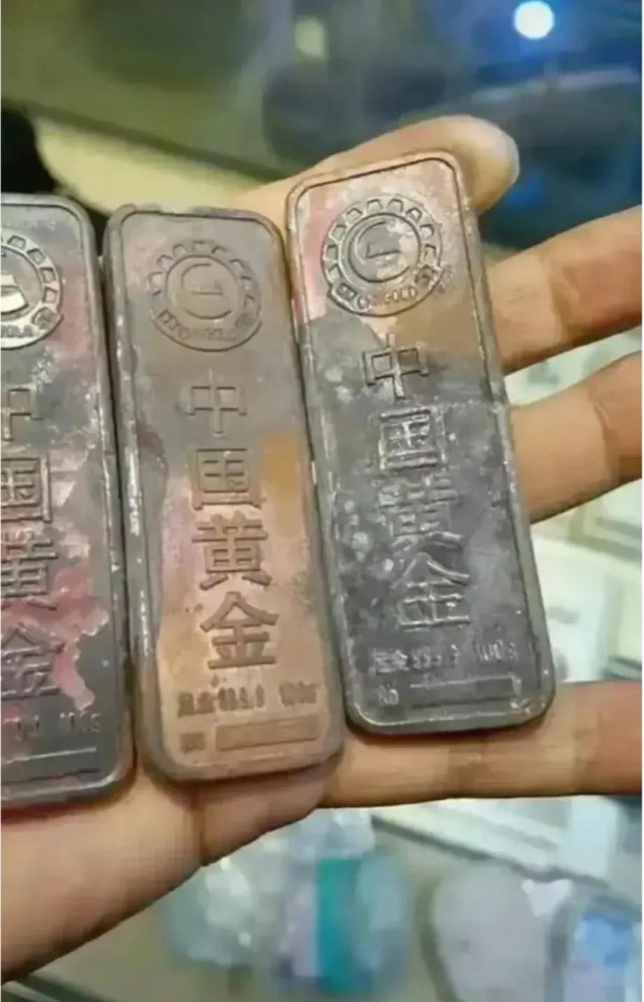 当年省吃俭用，在黄金价格每克300元的时候囤了几十万黄金，我怕买到假黄金，还专门