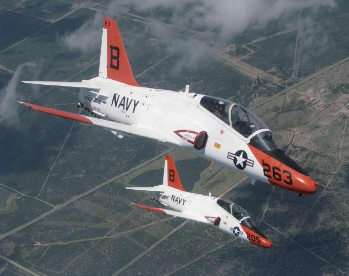 T-45“苍鹰”教练机T-45“苍鹰”（Goshawk）教练机是美国麦克唐纳·道