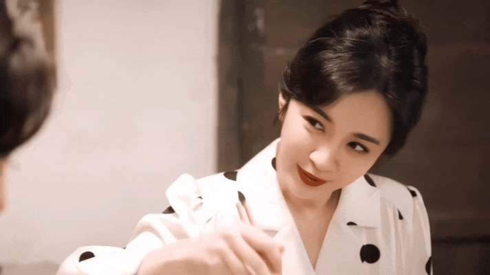 王晓晨美丽小姨回国了 被回归后的米兰狠狠圈粉，美丽小姨风采迷人。整日忙着排忧解难